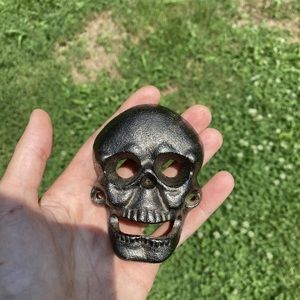 vintage metal skull emblem